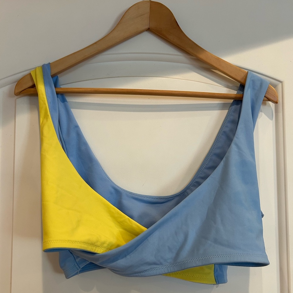 Fabletics sports bra